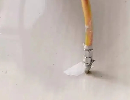 长葛瓷砖空鼓维修公司专业解答在瓷砖铺贴过程中，如果使用的砂料过粗（如全部使用了粗砂），可能会导致以下问题